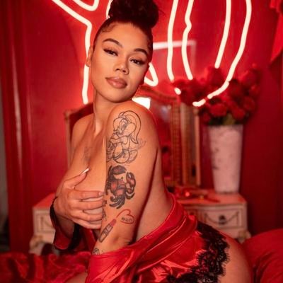 cosmichristiana's profile picture. Content creator18+) 🥦 vegan Aquarius ♒ 
 message me for meetups, FaceTime shows 💦, squirt videos, custom videos 🔞