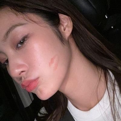 strwberrysmoon's profile picture. i'll show you every version of yourself tonight 🪩
she/her 🌸 24