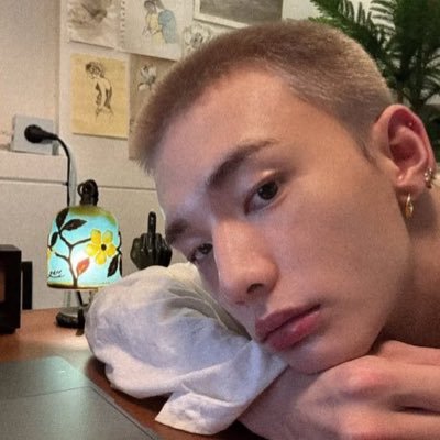 villainhyunn's profile picture. “선을 넘지 마”