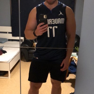 Masculine guy 🦍 who loves kinky play and edging. Want to be so horny that your brain turns off? Contact me, and I’ll fix it 😈 Bulls to the front 😉
