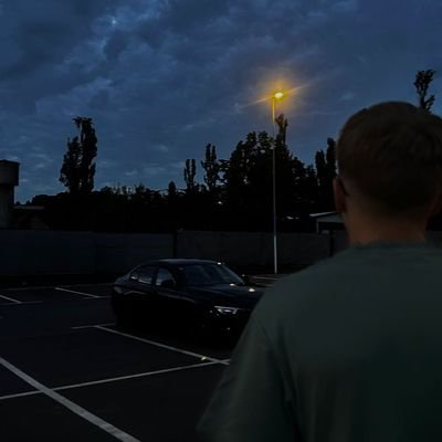 qesd1's profile picture. "Great things never come from comfort zones."