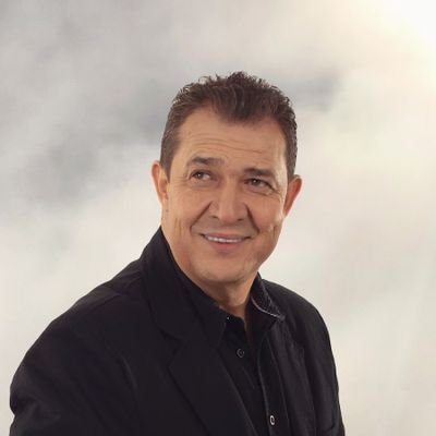Cantante y compositor música popular y parranda contacto 3203461032 orimegra212@gmail.com descarga mi musica en https://t.co/mvuLNpDUy8…