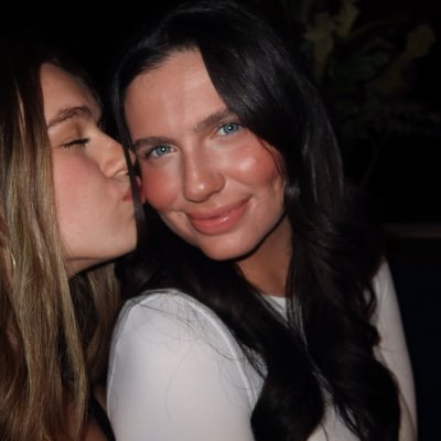 javinskyjulia's profile picture. 