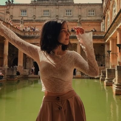 Traductora audiovisual y ajustadora EN/FR-ES. También doblo en mis ratos libres🎙️ ✉️ ipm2710@gmail.com
📷Irenepm14