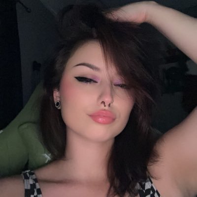 ⭐️ Rin is the star ⭐️ Emmie plays games on twitch sometimes *shit posting account*
