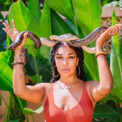 Mama. Diviner. Spiritist. Educator. Creatrix. I share Spiritual Technology & Resources to shift lives Assistant@TatiannaTarot.com Check out my offerings 👇🏽