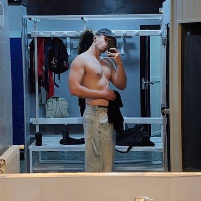29. Paleontólogo/Biólogo 🏳️🌈
Mientras tenga mis alas, siempre estaréis bajo mi sombra.
He/Him
🤫 @ChesterJorG
🦕 @PaleoChester