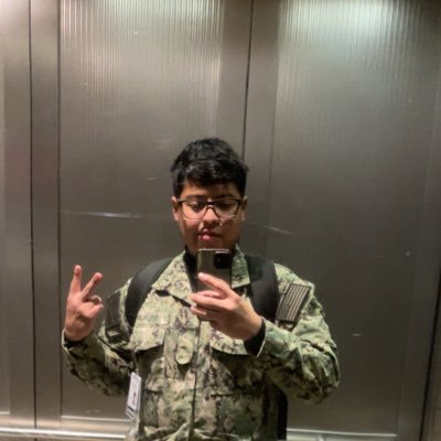 US Navy ⚓ 🇺🇸USMNT/USWNT ⚒️ WHU 🫧 Boxing/Jiu-Jitsu. Marathon Runner. HS Soccer Coach. Future Sailor.