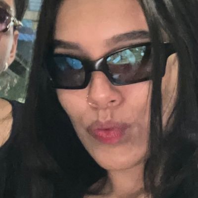 leonina tagarela que ama falar sozinha e q vive reclamando do frio neste site