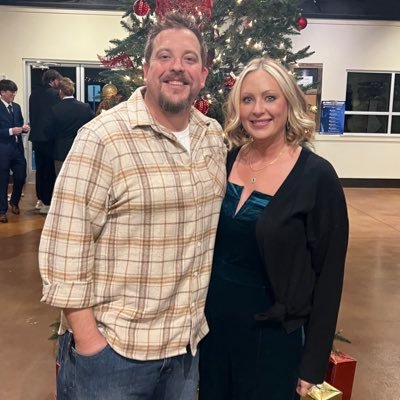 LightbulbBandit's profile picture. Tummy ache survivor, sheepdog aficionado, Aggie in Austin, Hotkey enthusiast, Channel 6 Santa correspondent 1990 (recorded on home VHS tape), Titans fan/loser