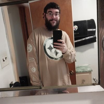 35, single and shy, I like to watch TV, movies, anime, football š, WWE and play video games