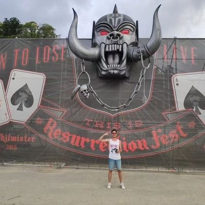 Opinador de todo y sabedor de nada. No soy rockero todo el día, paro para dormir y publicar tonterías varias por aquí. ♠Born to lose, live to win ♠