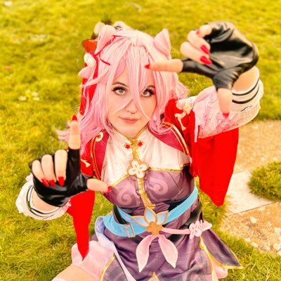 She/Her/Puppy ✨ Roaring Moon Connoisseur 🌙 Cosplay ✨@Badcardgaming ❤️🖤 Owned by @_Strawbebbie_ 🔞 @FrenziedLuna