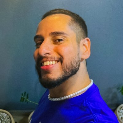 escorpiano, 31, romântico, emotivo, futuro bbb, personal trainer, gamer, petista