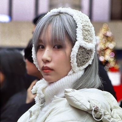 queriapopocs's profile picture. pata cachorra, twice e clairo