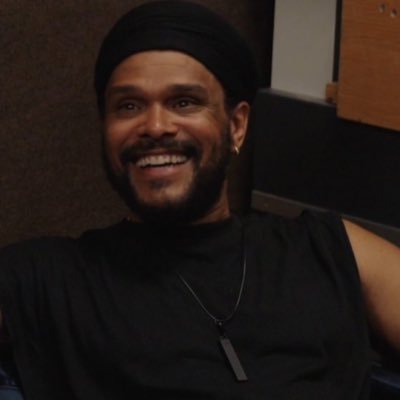 Critically acclaimed award winning soul singer Maxwell, has over 1B streams and sold 10M+ albums.