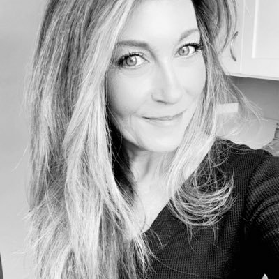 LLazearBeauty's profile picture. New Yorker, Girl Mom, French Martinis, #NYY. Easy Beauty Over 40, Follow me on https://t.co/J0L1w6X4rK