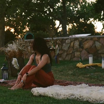Yoga Instructor ॐ | S I E N D O & S I N T I E N D O | — What you see in me is a reflection of yourself —
