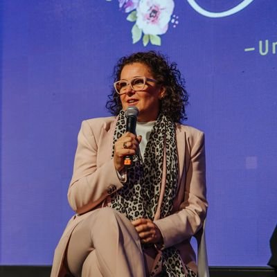 Autora de Piedras en los Bolsillos.
El cáncer de mi hijo y después el mío, cambiaron mi rumbo.
Experta en Acompañamiento Oncológico.
¡Agradecida de la vida!