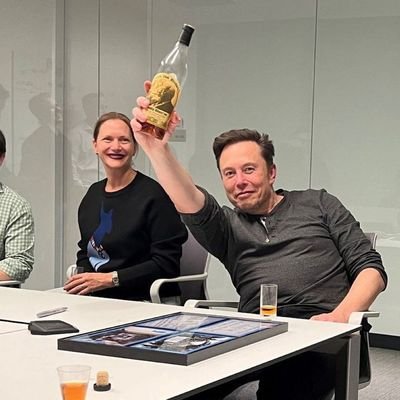 Communication manager
@Elon musk
Disregard anyone adding you on
hangouts, emails and all he doesn't.
Thank you all ❤️
No dm