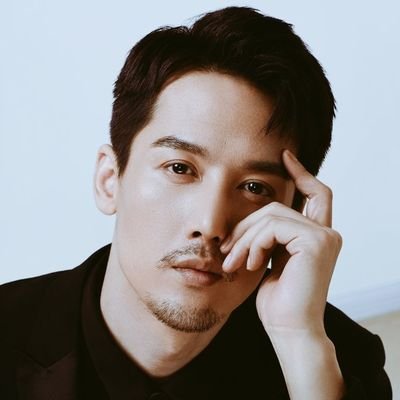 ebizou_1127's profile picture. 🇭🇰🇨🇳🇹🇭🇻🇳🇹🇭🇻🇳二十数年間の『東南アジア双六生活』を終え、関西へ帰還。泡 ジン 白ワイン シェリー 紬 汕頭刺繍 漢詩（白氏文集 唐詩選） 能楽（小鼓偏重） 好きな鳥の声『ホエヨ』 【成化十四年】発光するタイプのイケメン劉耀元様と正統派イケメン余洺轩様に全身全霊五体投地。丁容様友の会主宰