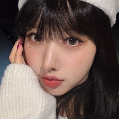 yunjuicy's profile picture. certified dozen
(she/her)