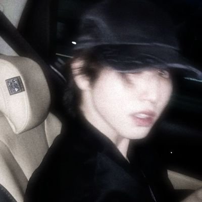 bangtanbreakdwn's profile picture. welcome to my daily breakdowns.
                                  they | she / 🏳️‍🌈 / 27 / 💜 / nameless fandom 🪐🌏✨️