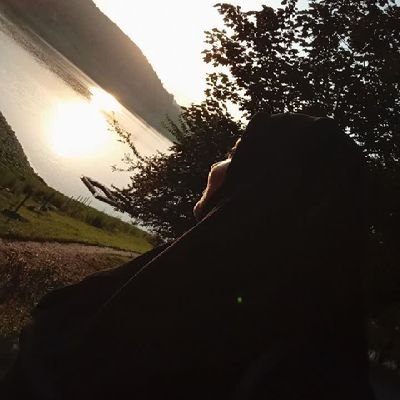 کارشناس علوم تربیتی_قدری گوینده ومجری_متاهل
اینستاگرام
shahideh204 فالو=بک آنفالو=آنفالو
لینک توییتهامhttps://t.co/TeedwbarMG