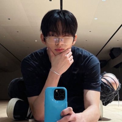 aboutdohoon's profile picture. fan acc #투어스 #여자친구