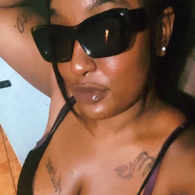 @theeholycity back up page - just gimme your moneyyyy 😀 comedian / professional hoochie 🙂↔️