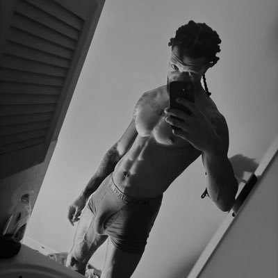 6’9 Personal Gym Trainer . GO SUBSCRIBE TO MY ONLYFANS LADIES ⛽️ 🔌