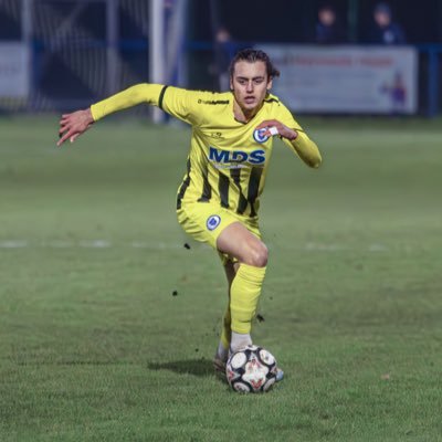 Footballer - @MONEYFIELDSFC farisikhallouqi@yahoo.com