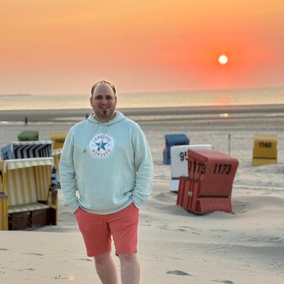 SeGa6382's profile picture. ❤️🎾🎢 Tennis | Travel | Nature | Rollercoaster | Food | Politics | News | Soccer | Big Cities | Adventure Seeking | and way more… 🙌🏼👀