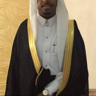 استاذ التاريخ شيخ باحث وكاتب في الشؤون الدولية .