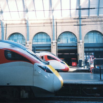 shuz_tw's profile picture. 19 | HOMOsapien | he/they | gay british-asian 🏳️‍🌈🇬🇧🇮🇳 | trains 🚄 buses 🚌 trams 🚈 planes ✈️ and the lot! | dm’s open, don’t be a tart | PRO EU 🇪🇺