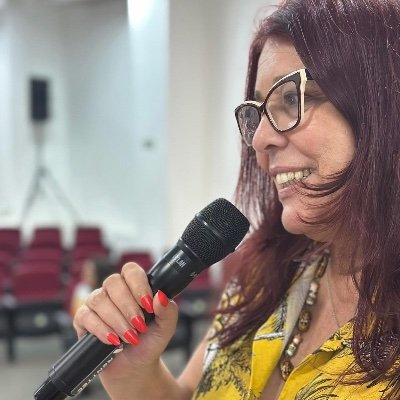 Cientista Politica. Antifascista. Flopada e cancelada. Ex-BBB com orgulho.