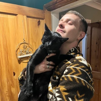 pyethagorass's profile picture. 🧡🖤 🐝 🇵🇸