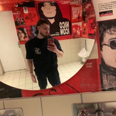 Cosmozerr's profile picture. gohangotze meilleur joueur valorant au monde (je suis a3 je suis nul a chier)