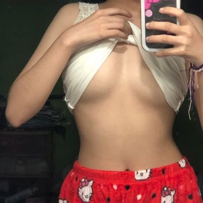 almiraezuki's profile picture. 