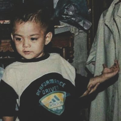 _jeyml's profile picture. an open book, half unread