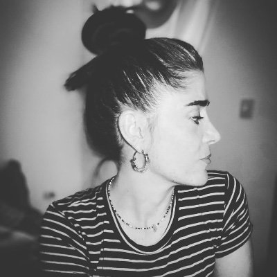 PremioSimónBolivar, PremioPeriodismoDigital.
Escribí Matar al Buda y Sala de Espera.
En YT LaPíldora - Entrepiernaspodcast en Spotify