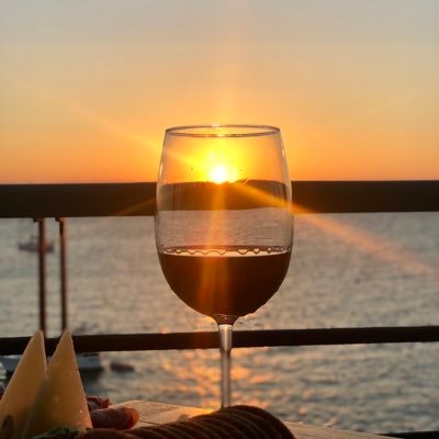 manolo_7's profile picture. Constructor, amante del buen comer y de los buenos vinos.