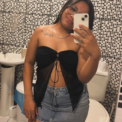 diasflavia25's profile picture. inst- @flaviadias_25