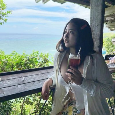 AuJult8's profile picture. Happy every day, be positive, and enjoy life