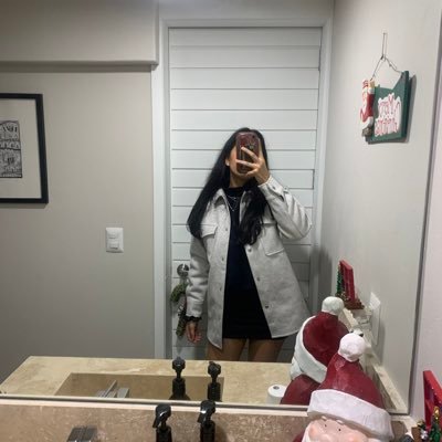 almondmilkAn's profile picture. lo esencial es invisible al ojo humano