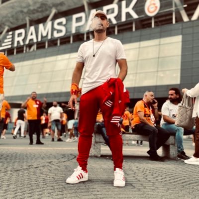 Siyasi Görüşüm de GALATASARAY 💛❤️ lMetin Kurt Gibi Yalnızız Ceza Sahasındal 🚬 Diyarbakır Barosu ✌🏼 #FatihTERİM #ArdaTURAN kırmızı çizgilerim...
