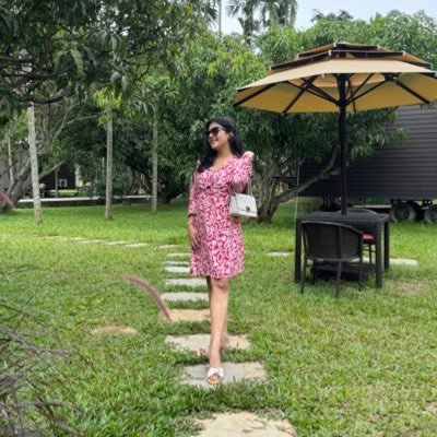 Desi, Foodie, Moody, Shopaholic, #ArsenalFC fan https://t.co/U3JQfBBV4t