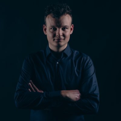 developer, musician @recipes4failure, reads lots of books 🤓 - married to @collelebansch