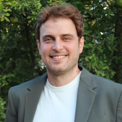 Vue JS enthusiast | Passionate about clean code and UI/UX design.