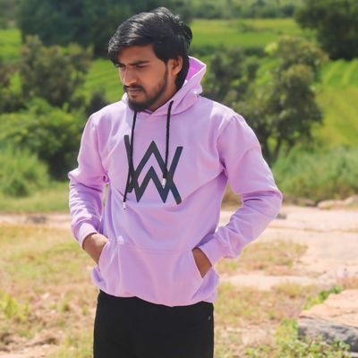 GadilaVamshi's profile picture. #nasa is kind of the magical kingdom 🚀
fav director James Cameron 🎬